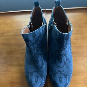 Lucky Brand Blue Ankle Boots, Animal Print Suede/ Leather Ankle Boots size 10